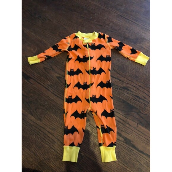 Hanna Andersson size 70 9m 12m Halloween sleeper pjs - Picture 1 of 4
